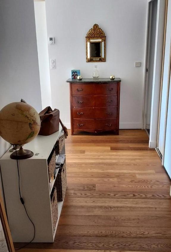 Chambre Lit 2 Personnes Dans Appartement Du Logeur Mandelieu-La Napoule Exterior photo