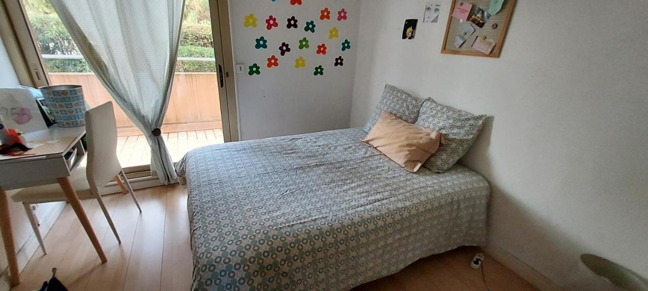 Chambre Lit 2 Personnes Dans Appartement Du Logeur Mandelieu-La Napoule Exterior photo